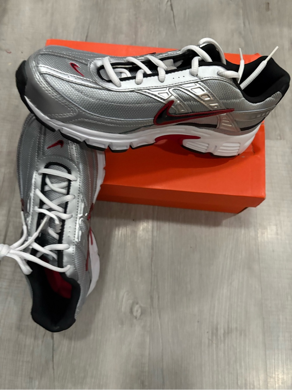 Nike Men’s Silver and Red Running Sneakers BNWOT. Men’s size 10